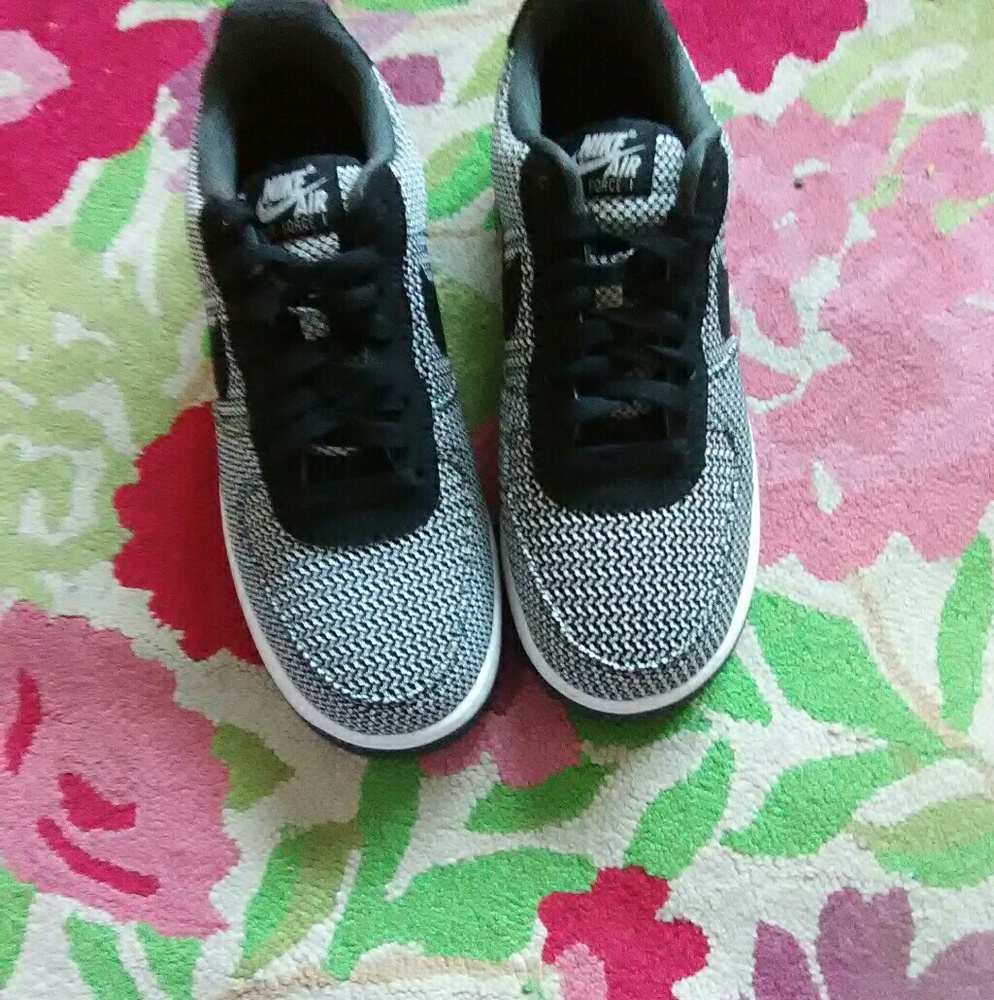 MUST GO! Black &White Nike air force NEW SNEAKERS!